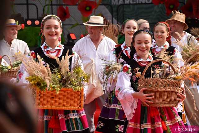 [WIDEO, FOTO] Uroczysty korowód i tradycyjne obrzędy rozpoczęły Dożynki Wojewódzkie w Szczepanowie