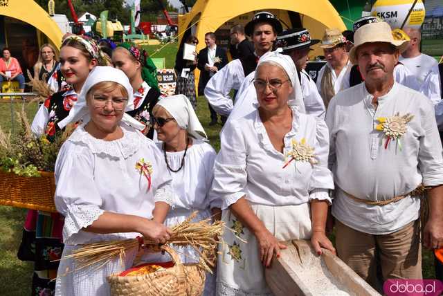 [WIDEO, FOTO] Uroczysty korowód i tradycyjne obrzędy rozpoczęły Dożynki Wojewódzkie w Szczepanowie