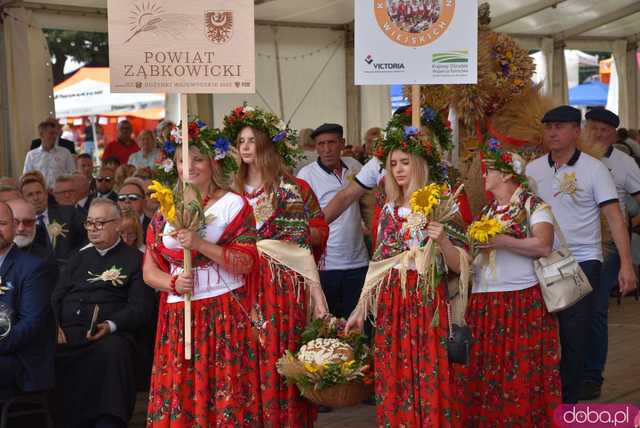 [WIDEO, FOTO] Uroczysty korowód i tradycyjne obrzędy rozpoczęły Dożynki Wojewódzkie w Szczepanowie