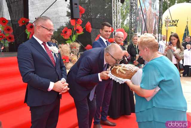[WIDEO, FOTO] Uroczysty korowód i tradycyjne obrzędy rozpoczęły Dożynki Wojewódzkie w Szczepanowie