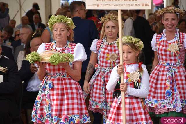 [WIDEO, FOTO] Uroczysty korowód i tradycyjne obrzędy rozpoczęły Dożynki Wojewódzkie w Szczepanowie