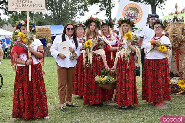[WIDEO, FOTO] Uroczysty korowód i tradycyjne obrzędy rozpoczęły Dożynki Wojewódzkie w Szczepanowie