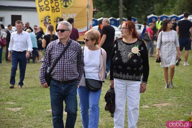 [WIDEO, FOTO] Uroczysty korowód i tradycyjne obrzędy rozpoczęły Dożynki Wojewódzkie w Szczepanowie