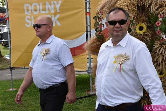 [WIDEO, FOTO] Uroczysty korowód i tradycyjne obrzędy rozpoczęły Dożynki Wojewódzkie w Szczepanowie