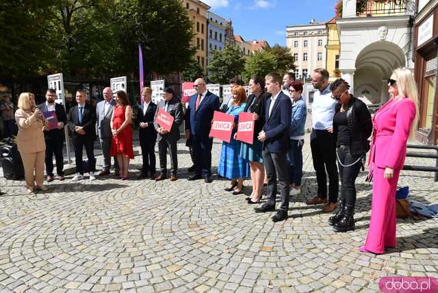 [WIDEO, FOTO] Nowa Lewica zaprezentowała kandydatów do Sejmu i Senatu w okręgu nr 2