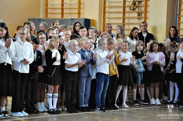 [FOTO] 1370 uczniów rozpoczęło rok szkolny w gminie Świdnica