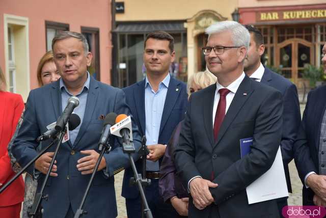 [FOTO] Prawo i Sprawiedliwość zaprezentowało listę kandydatów do Sejmu i Senatu