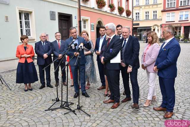 [FOTO] Prawo i Sprawiedliwość zaprezentowało listę kandydatów do Sejmu i Senatu