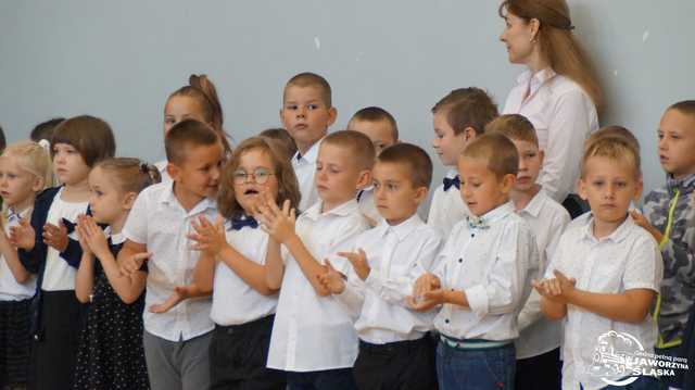 Zabrzmiał pierwszy dzwonek w placówkach gminy Jaworzyna Śląska [FOTO]