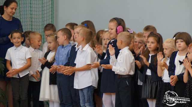 Zabrzmiał pierwszy dzwonek w placówkach gminy Jaworzyna Śląska [FOTO]