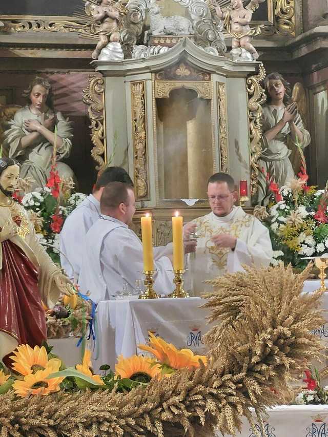 Mieszkańcy sołectw gminy Żarów w podziękowaniu za plony. Za nami dożynki parafialne [FOTO]