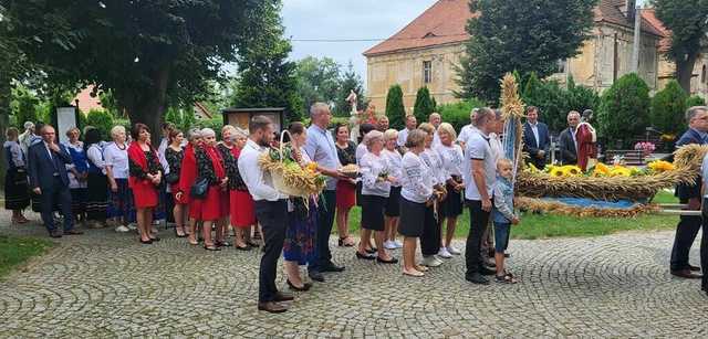 Mieszkańcy sołectw gminy Żarów w podziękowaniu za plony. Za nami dożynki parafialne [FOTO]