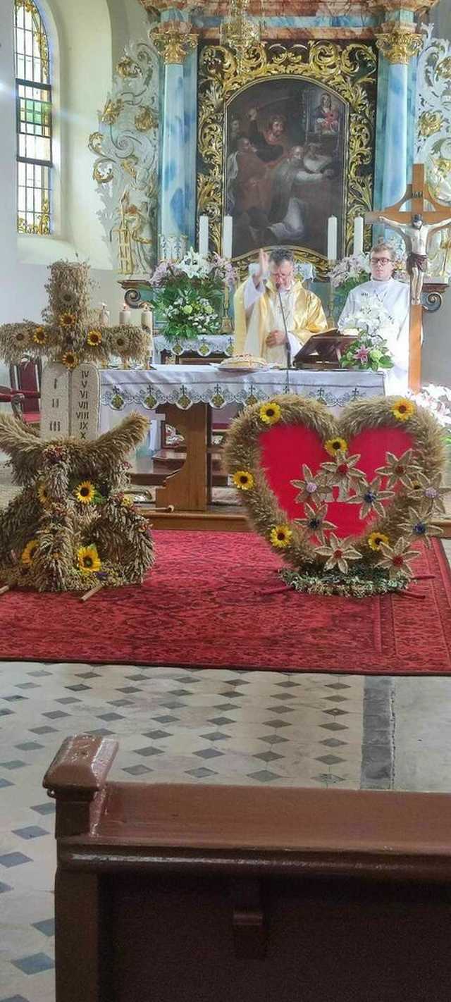 Mieszkańcy sołectw gminy Żarów w podziękowaniu za plony. Za nami dożynki parafialne [FOTO]