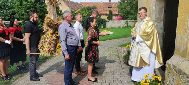 Mieszkańcy sołectw gminy Żarów w podziękowaniu za plony. Za nami dożynki parafialne [FOTO]