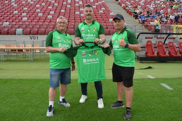 Piłkarska drużyna Unii Jaroszów w finałowym turnieju „Sudety Cup”