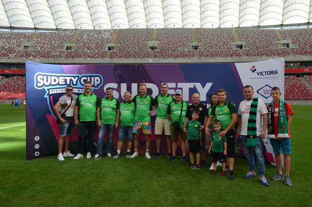 Piłkarska drużyna Unii Jaroszów w finałowym turnieju „Sudety Cup”