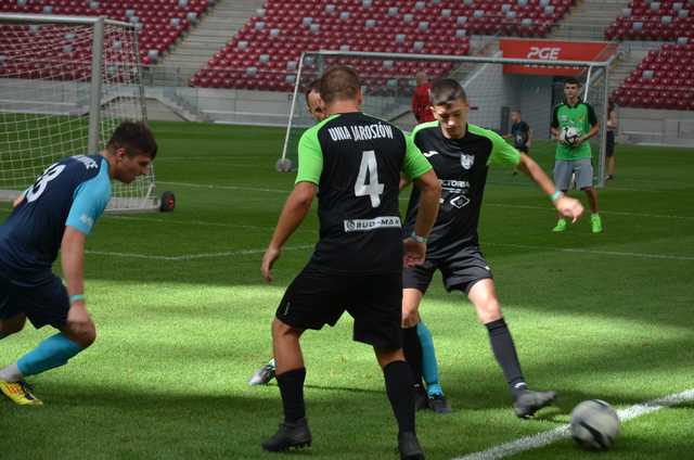 Piłkarska drużyna Unii Jaroszów w finałowym turnieju „Sudety Cup”