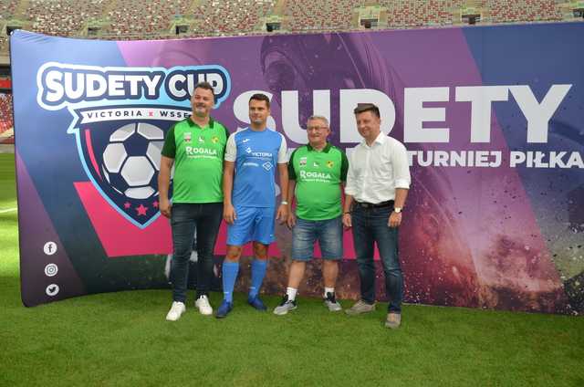 Piłkarska drużyna Unii Jaroszów w finałowym turnieju „Sudety Cup”