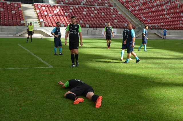 Piłkarska drużyna Unii Jaroszów w finałowym turnieju „Sudety Cup”