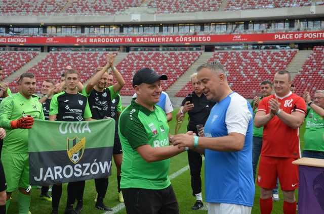 Piłkarska drużyna Unii Jaroszów w finałowym turnieju „Sudety Cup”