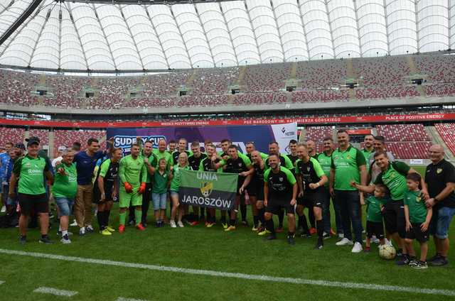 Piłkarska drużyna Unii Jaroszów w finałowym turnieju „Sudety Cup”