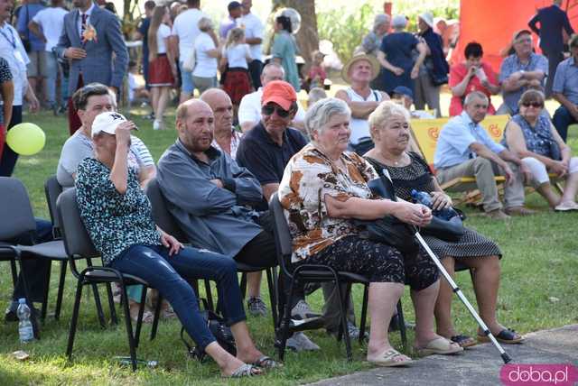 [WIDEO, FOTO] Mieszkańcy gminy Żarów dziękują za plony. Uroczysty korowód rozpoczął dożynki gminne w Imbramowicach