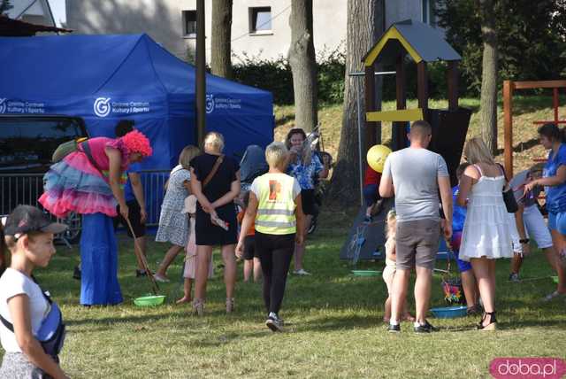 [WIDEO, FOTO] Mieszkańcy gminy Żarów dziękują za plony. Uroczysty korowód rozpoczął dożynki gminne w Imbramowicach