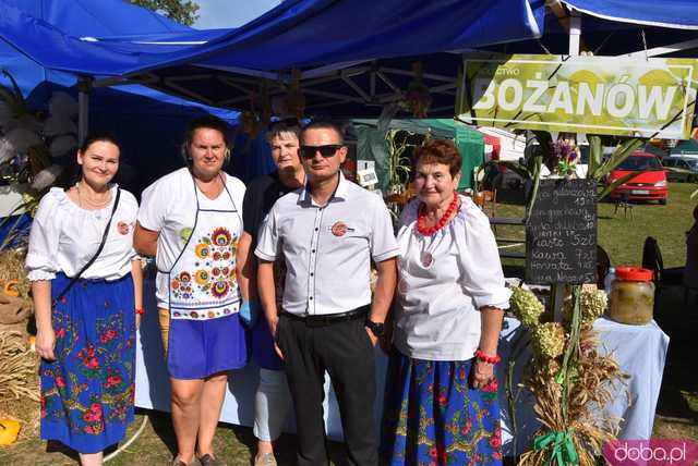 [WIDEO, FOTO] Mieszkańcy gminy Żarów dziękują za plony. Uroczysty korowód rozpoczął dożynki gminne w Imbramowicach