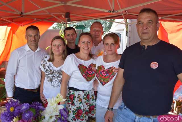 [WIDEO, FOTO] Mieszkańcy gminy Żarów dziękują za plony. Uroczysty korowód rozpoczął dożynki gminne w Imbramowicach