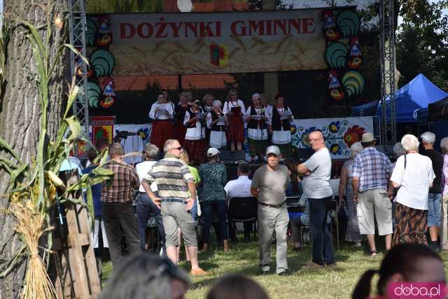 [WIDEO, FOTO] Mieszkańcy gminy Żarów dziękują za plony. Uroczysty korowód rozpoczął dożynki gminne w Imbramowicach