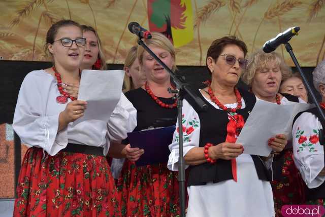 [WIDEO, FOTO] Mieszkańcy gminy Żarów dziękują za plony. Uroczysty korowód rozpoczął dożynki gminne w Imbramowicach