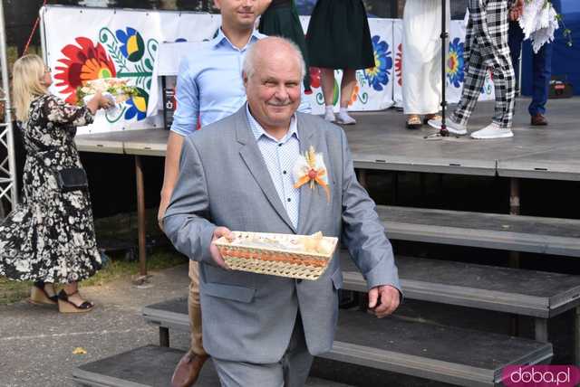 [WIDEO, FOTO] Mieszkańcy gminy Żarów dziękują za plony. Uroczysty korowód rozpoczął dożynki gminne w Imbramowicach