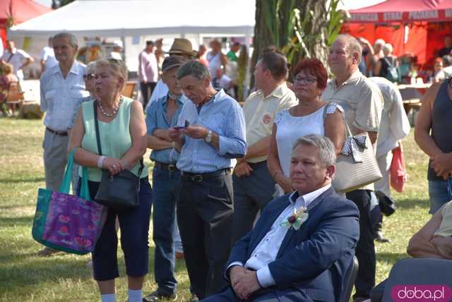 [WIDEO, FOTO] Mieszkańcy gminy Żarów dziękują za plony. Uroczysty korowód rozpoczął dożynki gminne w Imbramowicach