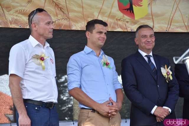 [WIDEO, FOTO] Mieszkańcy gminy Żarów dziękują za plony. Uroczysty korowód rozpoczął dożynki gminne w Imbramowicach