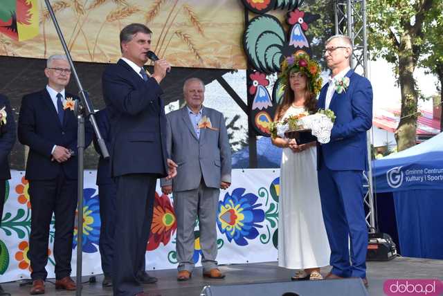 [WIDEO, FOTO] Mieszkańcy gminy Żarów dziękują za plony. Uroczysty korowód rozpoczął dożynki gminne w Imbramowicach