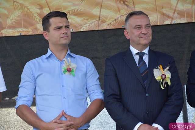 [WIDEO, FOTO] Mieszkańcy gminy Żarów dziękują za plony. Uroczysty korowód rozpoczął dożynki gminne w Imbramowicach
