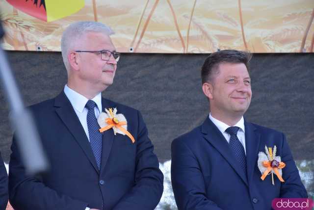 [WIDEO, FOTO] Mieszkańcy gminy Żarów dziękują za plony. Uroczysty korowód rozpoczął dożynki gminne w Imbramowicach