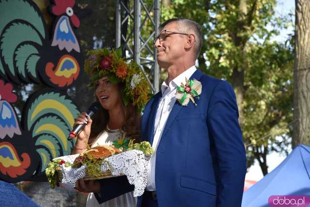 [WIDEO, FOTO] Mieszkańcy gminy Żarów dziękują za plony. Uroczysty korowód rozpoczął dożynki gminne w Imbramowicach