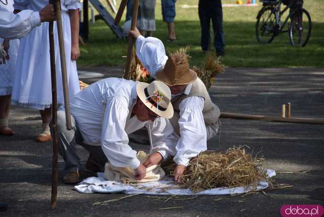 [WIDEO, FOTO] Mieszkańcy gminy Żarów dziękują za plony. Uroczysty korowód rozpoczął dożynki gminne w Imbramowicach