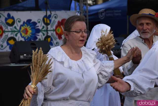 [WIDEO, FOTO] Mieszkańcy gminy Żarów dziękują za plony. Uroczysty korowód rozpoczął dożynki gminne w Imbramowicach