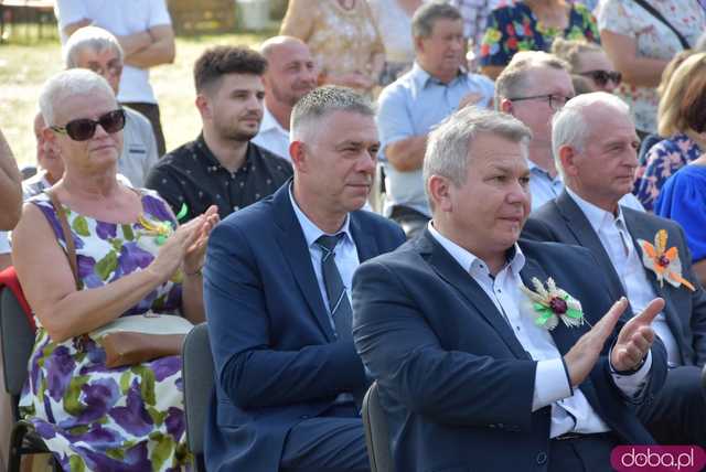 [WIDEO, FOTO] Mieszkańcy gminy Żarów dziękują za plony. Uroczysty korowód rozpoczął dożynki gminne w Imbramowicach