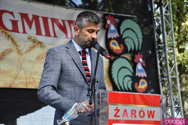 [WIDEO, FOTO] Mieszkańcy gminy Żarów dziękują za plony. Uroczysty korowód rozpoczął dożynki gminne w Imbramowicach