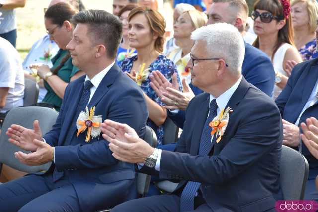 [WIDEO, FOTO] Mieszkańcy gminy Żarów dziękują za plony. Uroczysty korowód rozpoczął dożynki gminne w Imbramowicach