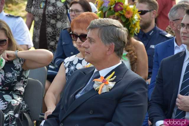 [WIDEO, FOTO] Mieszkańcy gminy Żarów dziękują za plony. Uroczysty korowód rozpoczął dożynki gminne w Imbramowicach