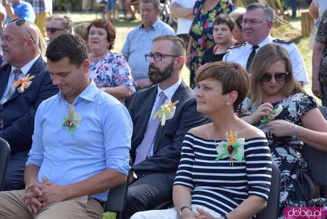 [WIDEO, FOTO] Mieszkańcy gminy Żarów dziękują za plony. Uroczysty korowód rozpoczął dożynki gminne w Imbramowicach