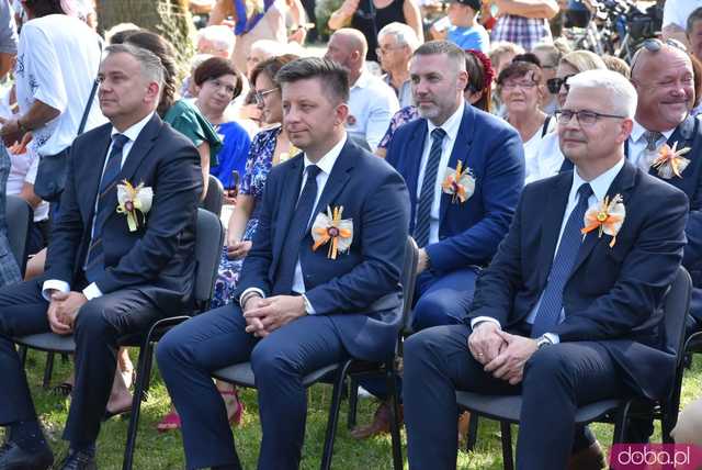 [WIDEO, FOTO] Mieszkańcy gminy Żarów dziękują za plony. Uroczysty korowód rozpoczął dożynki gminne w Imbramowicach