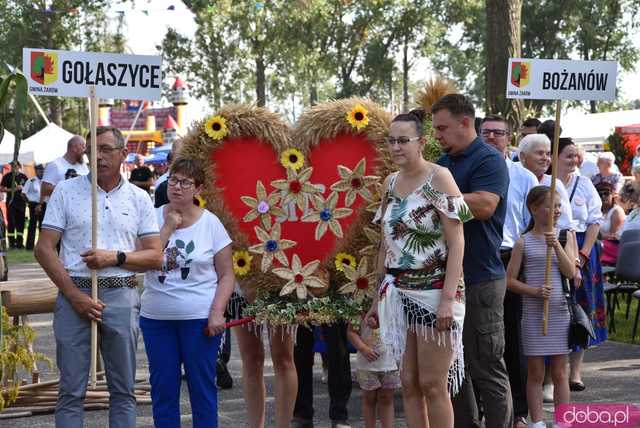 [WIDEO, FOTO] Mieszkańcy gminy Żarów dziękują za plony. Uroczysty korowód rozpoczął dożynki gminne w Imbramowicach