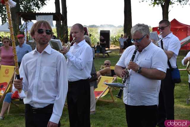 [WIDEO, FOTO] Mieszkańcy gminy Żarów dziękują za plony. Uroczysty korowód rozpoczął dożynki gminne w Imbramowicach