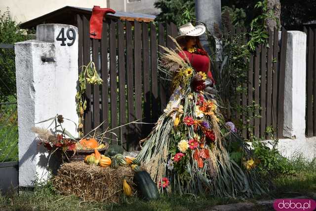 [WIDEO, FOTO] Mieszkańcy gminy Żarów dziękują za plony. Uroczysty korowód rozpoczął dożynki gminne w Imbramowicach