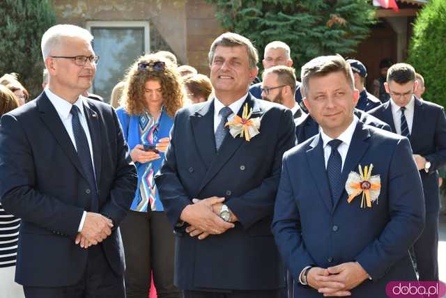 [WIDEO, FOTO] Mieszkańcy gminy Żarów dziękują za plony. Uroczysty korowód rozpoczął dożynki gminne w Imbramowicach